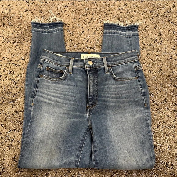 Aritzia Denim forum Nico mid rise skinny crop jeans| size 26 - Picture 2 of 4